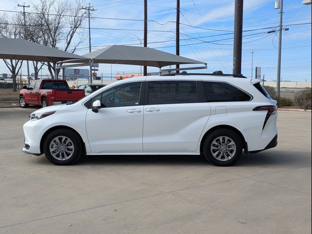 2024 Toyota Sienna LE