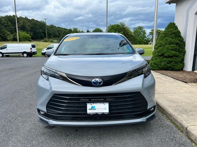 2024 Toyota Sienna Woodland Edition