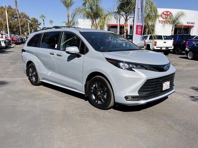 2024 Toyota Sienna Platinum