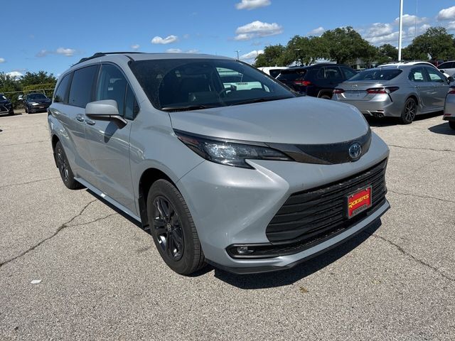 2024 Toyota Sienna 