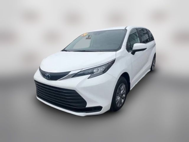 2024 Toyota Sienna LE