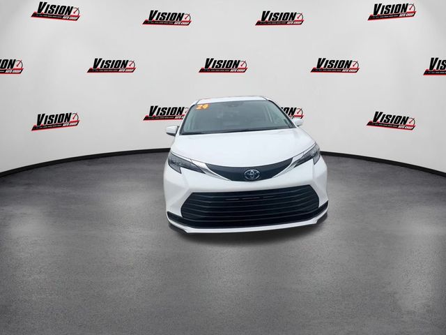 2024 Toyota Sienna LE
