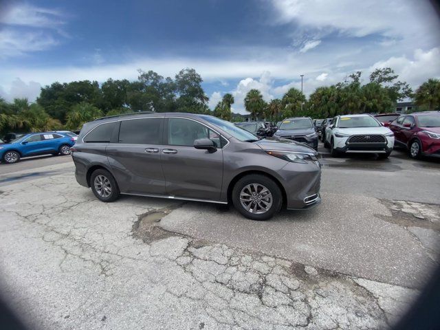 2024 Toyota Sienna XLE