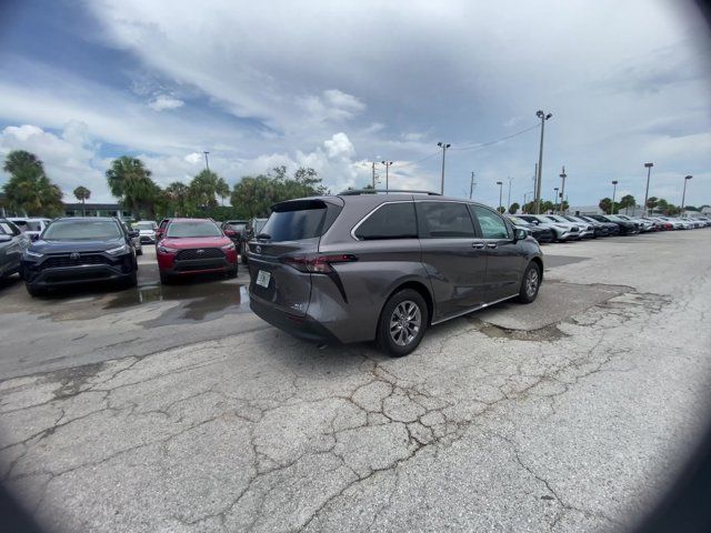 2024 Toyota Sienna XLE