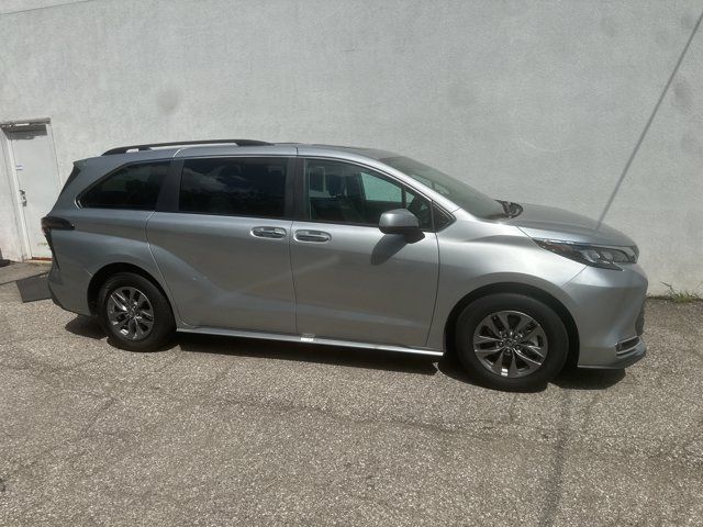 2024 Toyota Sienna XLE