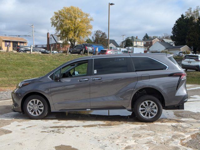 2024 Toyota Sienna XLE