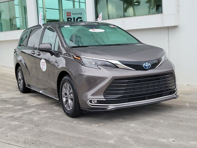 2024 Toyota Sienna XLE