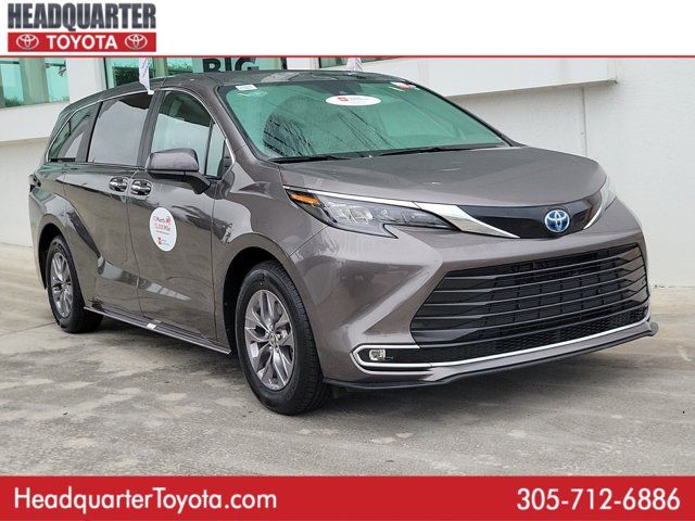 2024 Toyota Sienna XLE