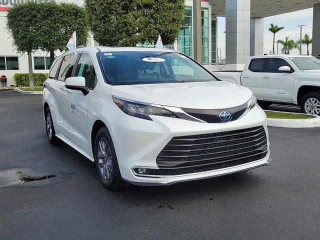 2024 Toyota Sienna 