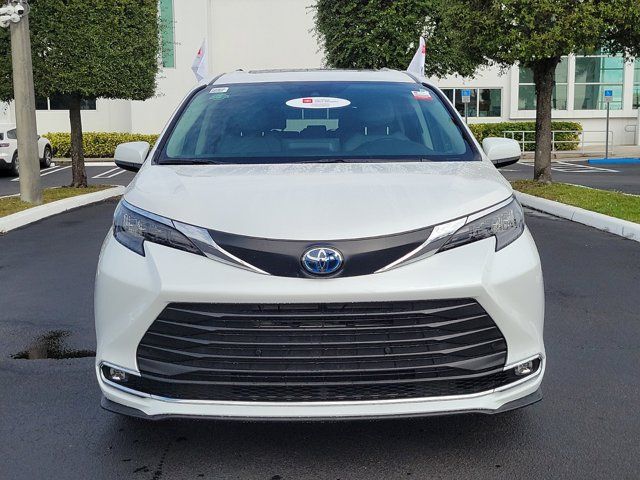 2024 Toyota Sienna 