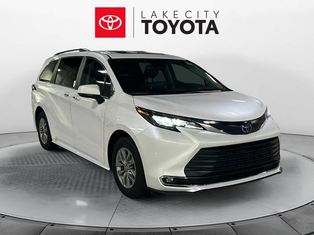 2024 Toyota Sienna XLE
