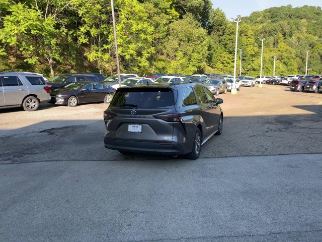 2024 Toyota Sienna XLE