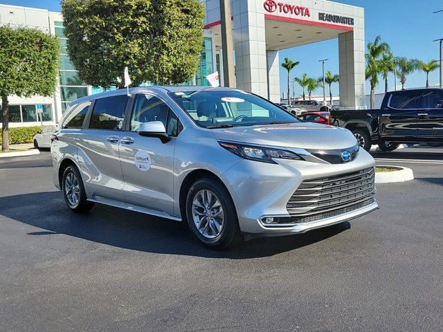 2024 Toyota Sienna XLE