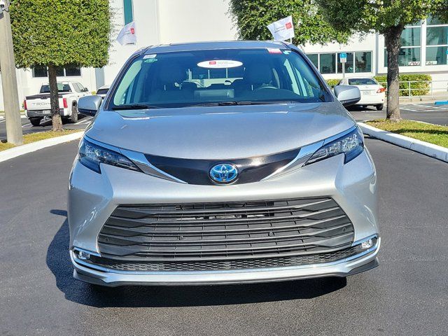 2024 Toyota Sienna XLE