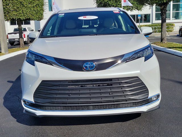 2024 Toyota Sienna 