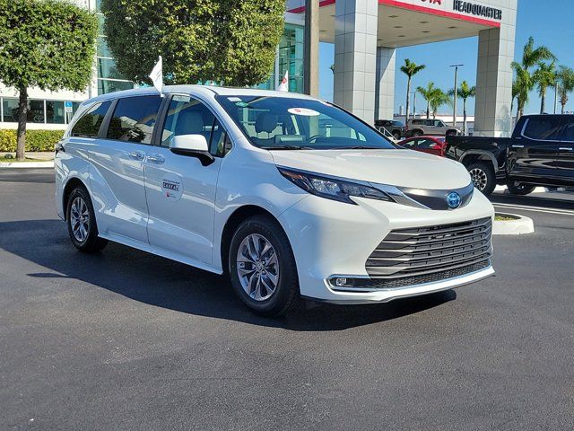 2024 Toyota Sienna 