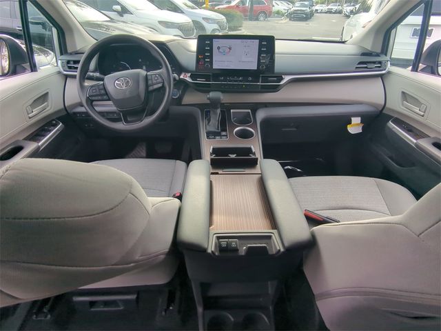 2024 Toyota Sienna LE