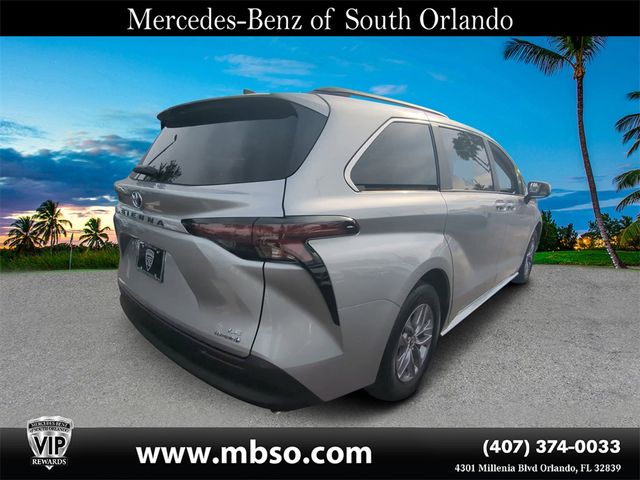 2024 Toyota Sienna LE