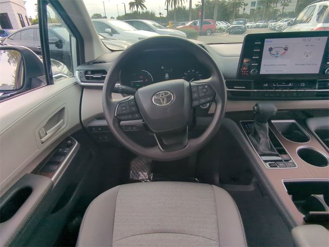 2024 Toyota Sienna LE