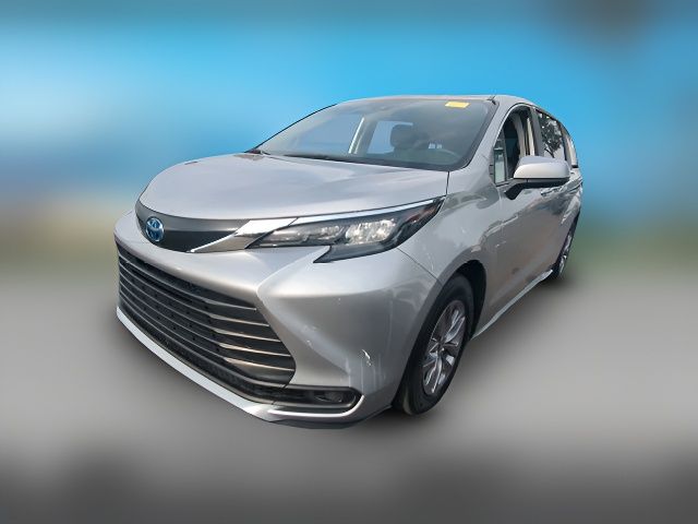 2024 Toyota Sienna LE