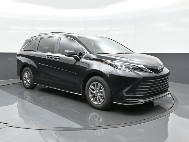 2024 Toyota Sienna LE