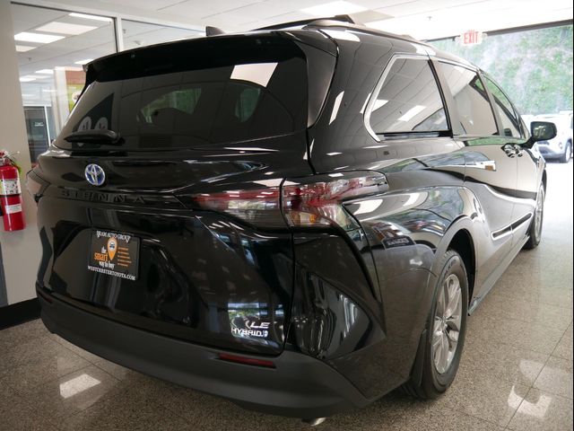 2024 Toyota Sienna LE