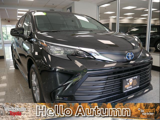 2024 Toyota Sienna LE