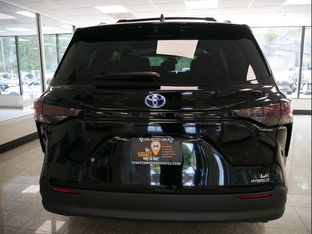 2024 Toyota Sienna LE