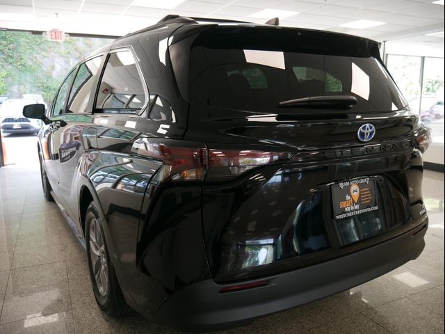 2024 Toyota Sienna LE