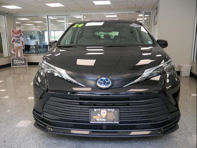 2024 Toyota Sienna LE