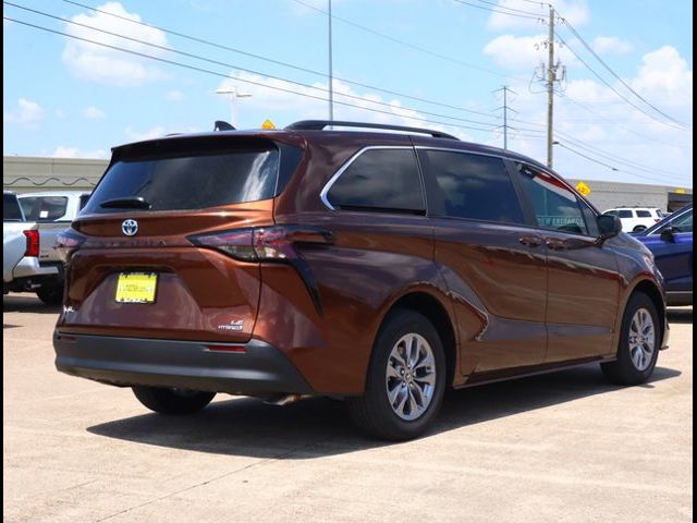 2024 Toyota Sienna LE