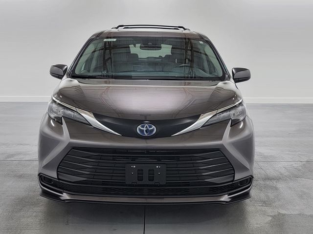 2024 Toyota Sienna LE