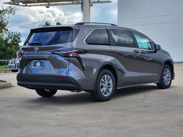 2024 Toyota Sienna LE