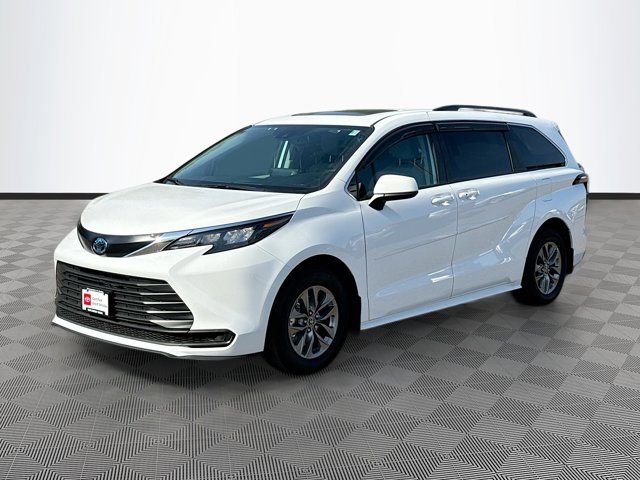 2024 Toyota Sienna LE