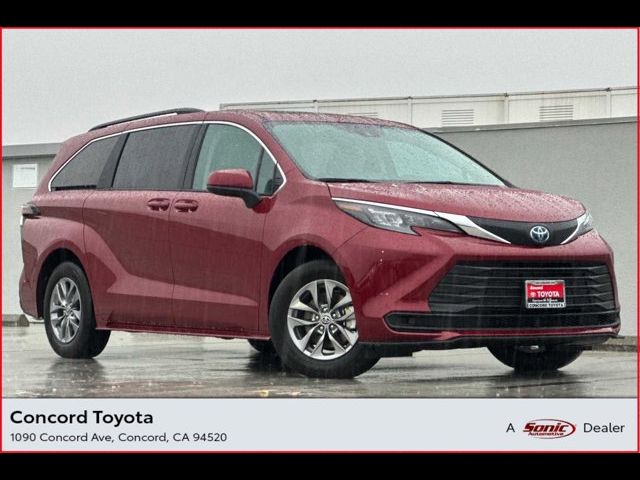 2024 Toyota Sienna LE