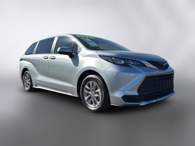 2024 Toyota Sienna LE