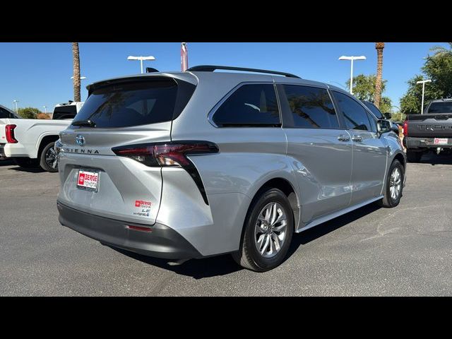 2024 Toyota Sienna LE