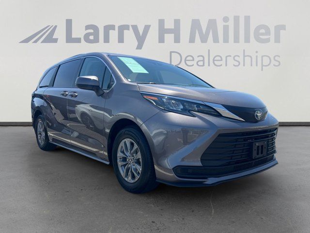 2024 Toyota Sienna LE