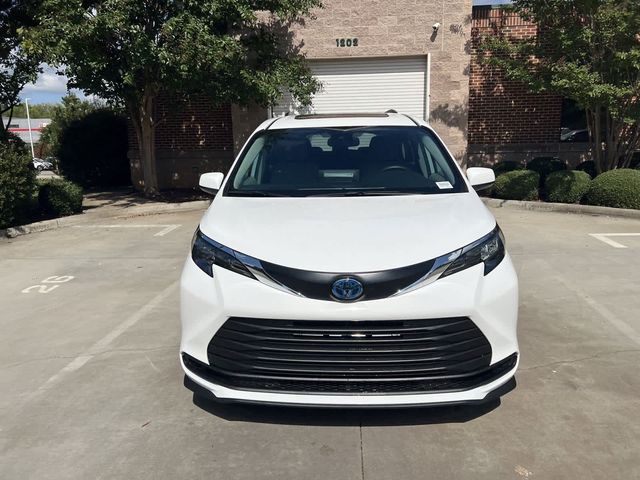 2024 Toyota Sienna LE