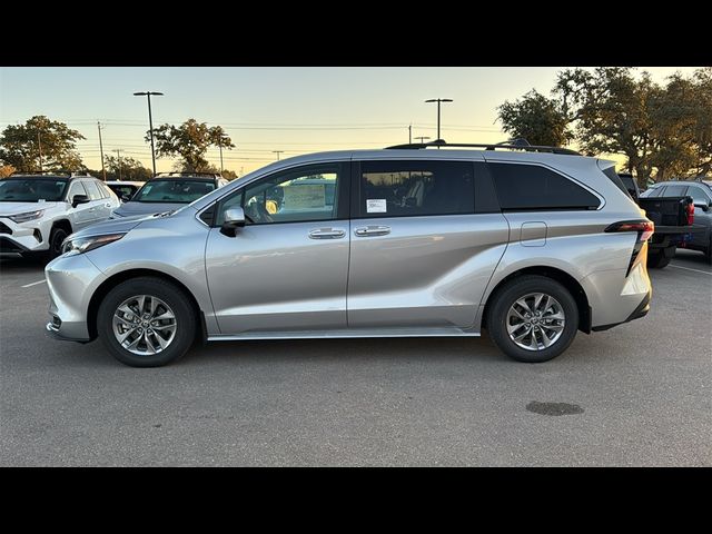 2024 Toyota Sienna LE