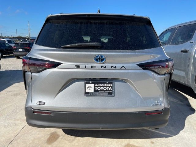 2024 Toyota Sienna LE