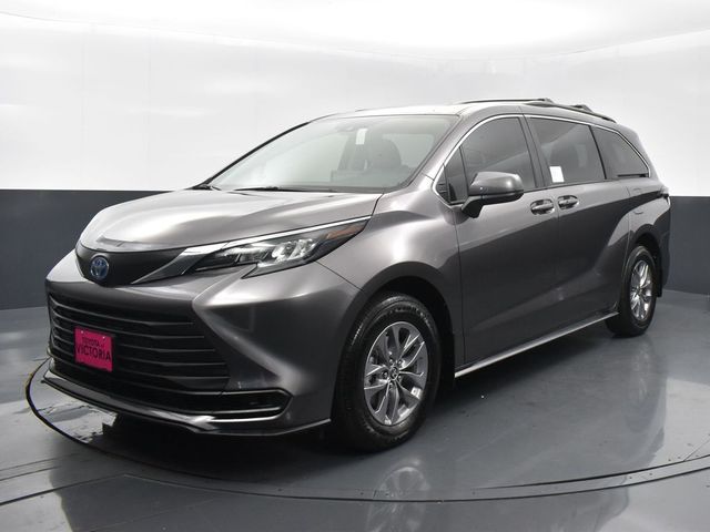 2024 Toyota Sienna LE