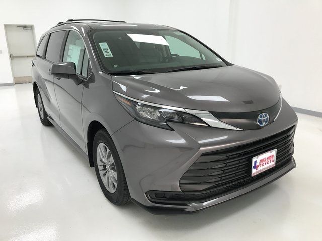 2024 Toyota Sienna LE