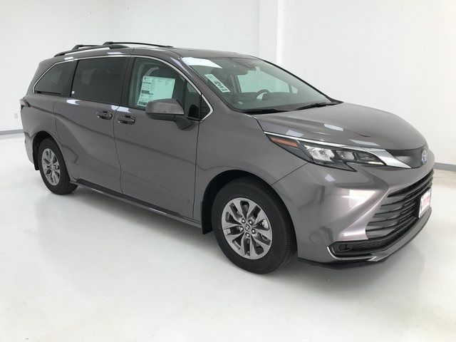 2024 Toyota Sienna LE