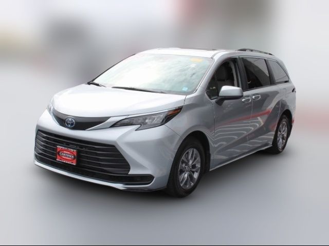 2024 Toyota Sienna LE