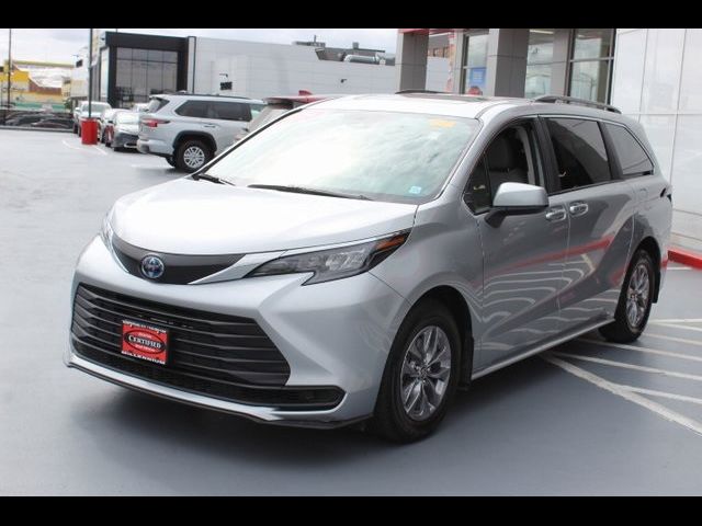 2024 Toyota Sienna LE