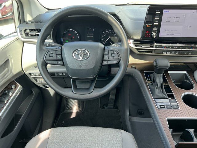 2024 Toyota Sienna LE