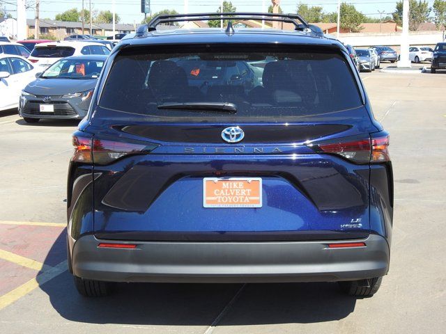 2024 Toyota Sienna LE