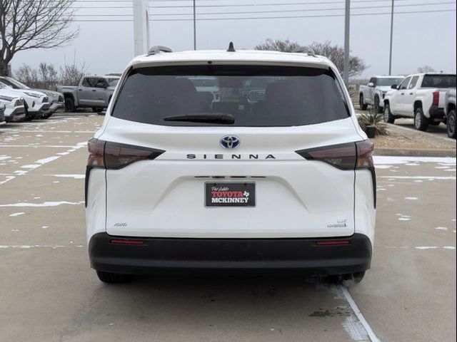 2024 Toyota Sienna LE