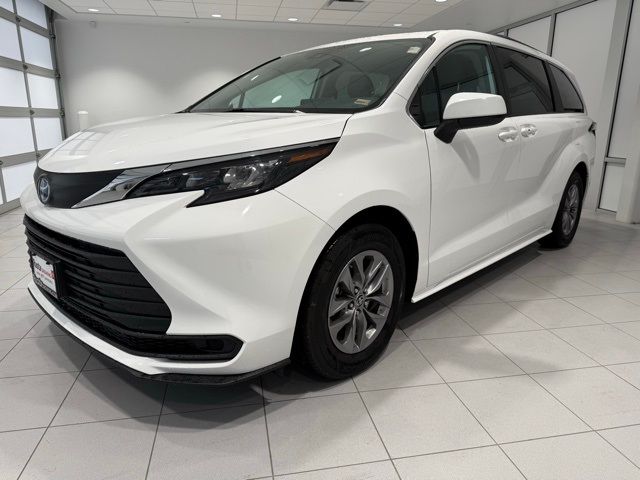 2024 Toyota Sienna LE